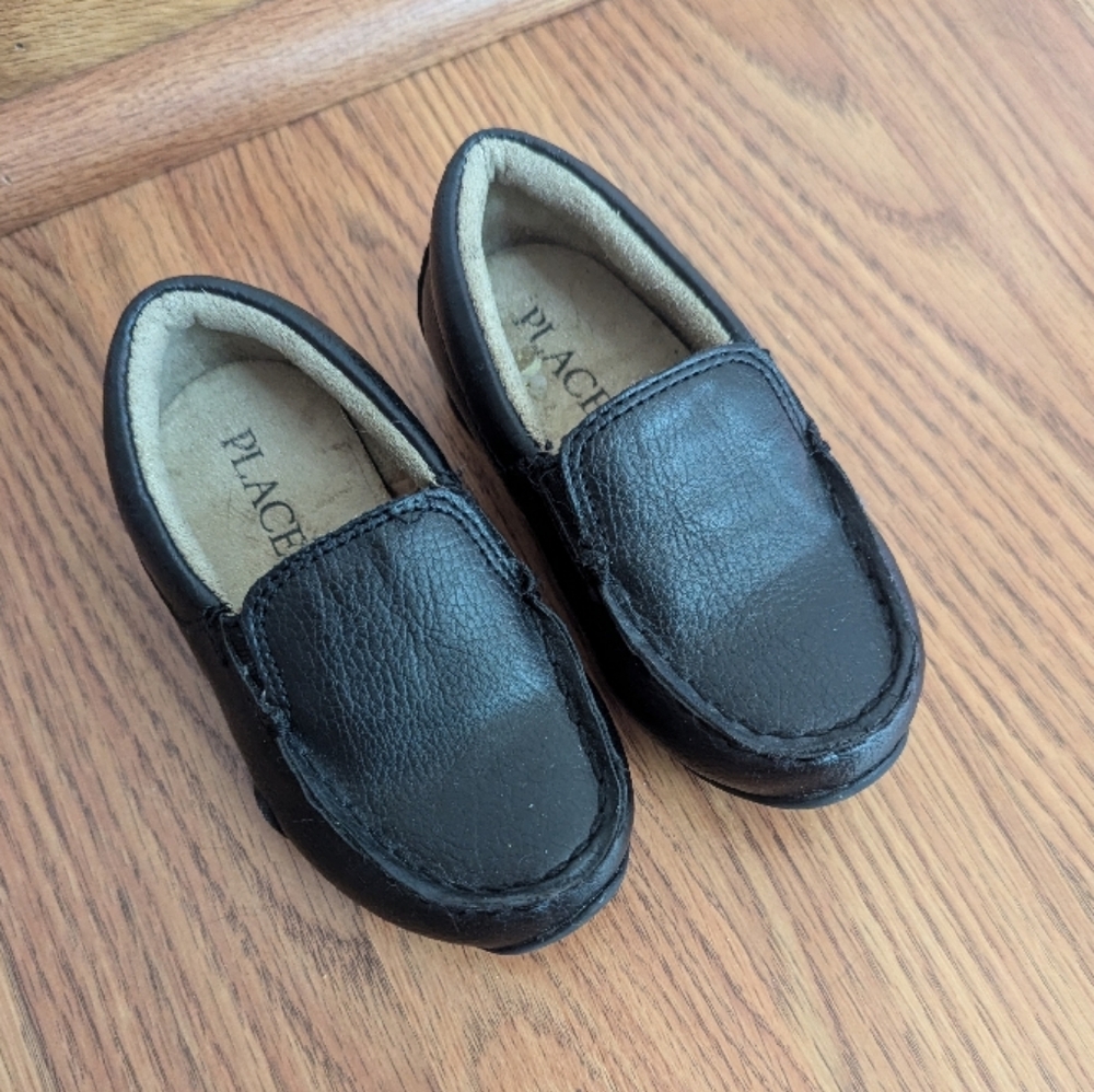 3/$20 The Children's Place Black Kids Loafers Size 6
